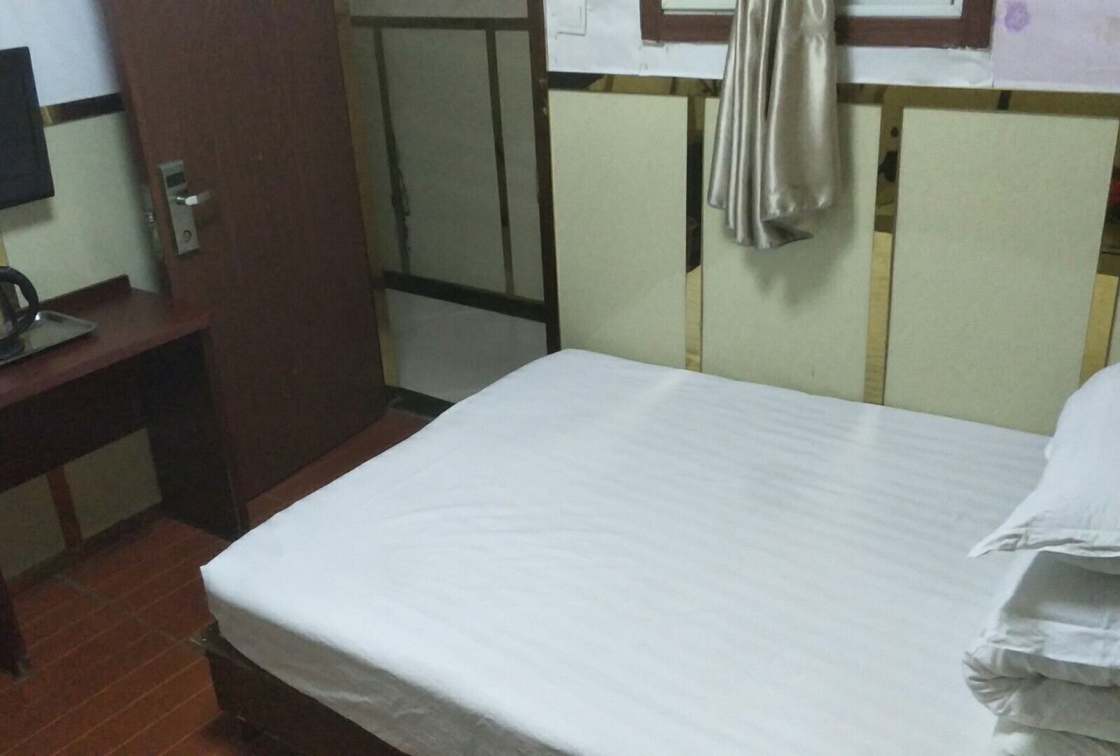 经济大床房