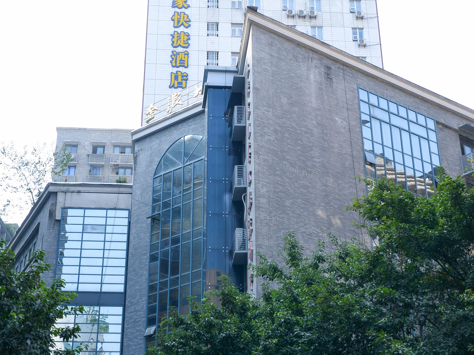 如家酒店(重庆万州电报路万达广场店)