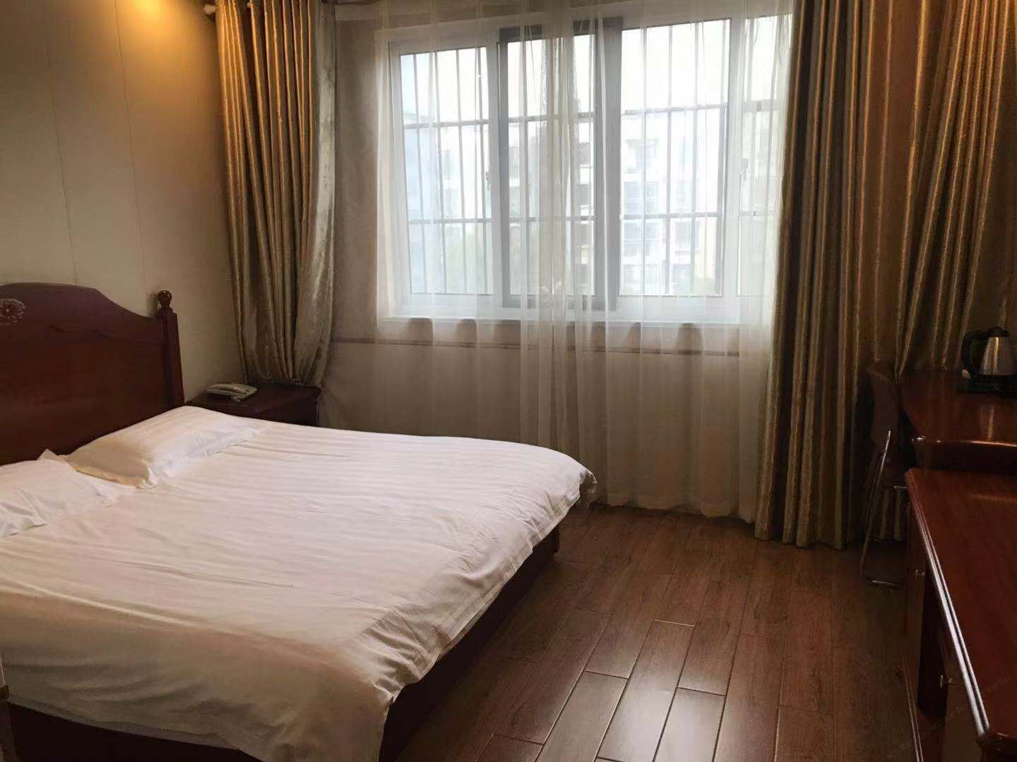 高级大床房