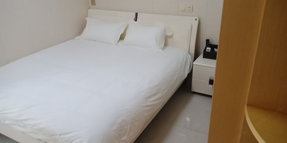 豪华大床房