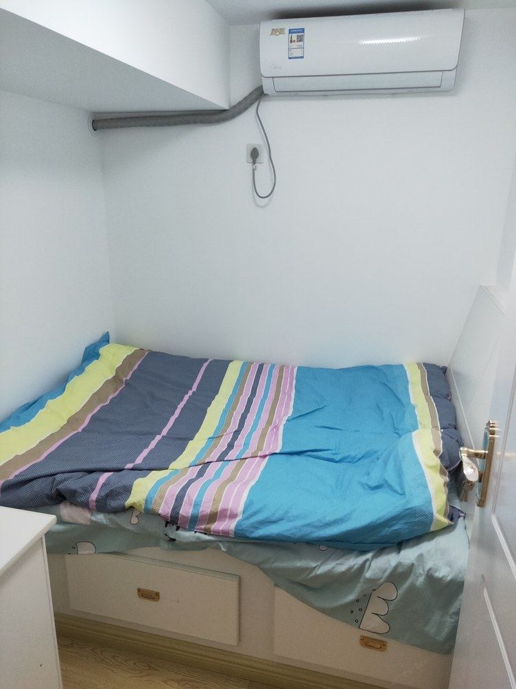 现代简约三室一厅套房