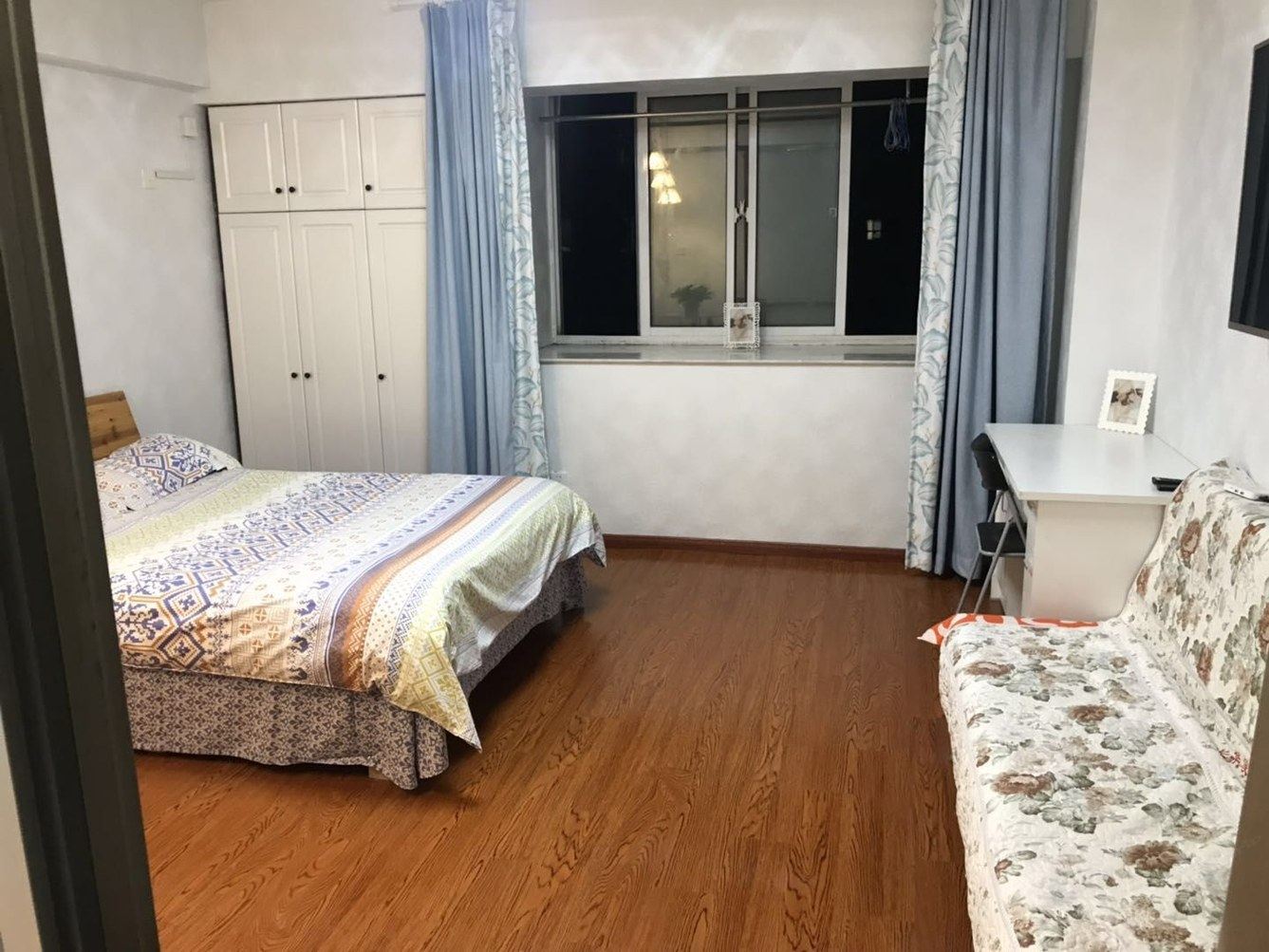 精装一室大床房