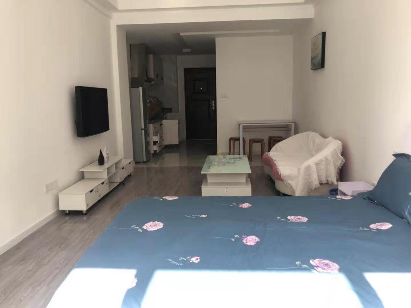 精装一室大床房