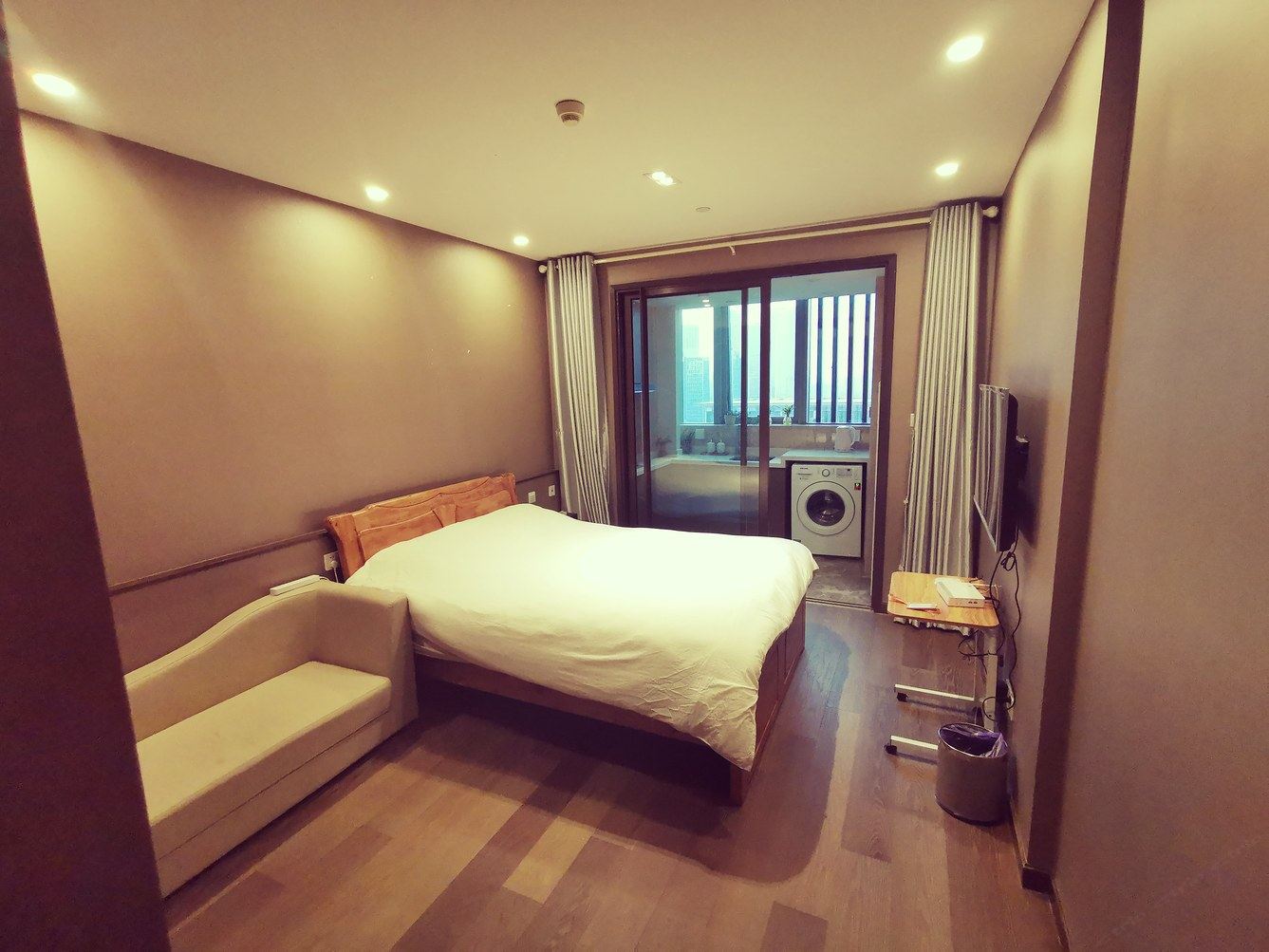 南京兮兮浪漫满屋公寓(8号店)