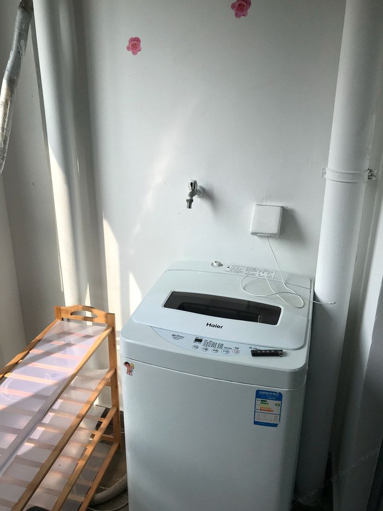 现代简约一室大床房