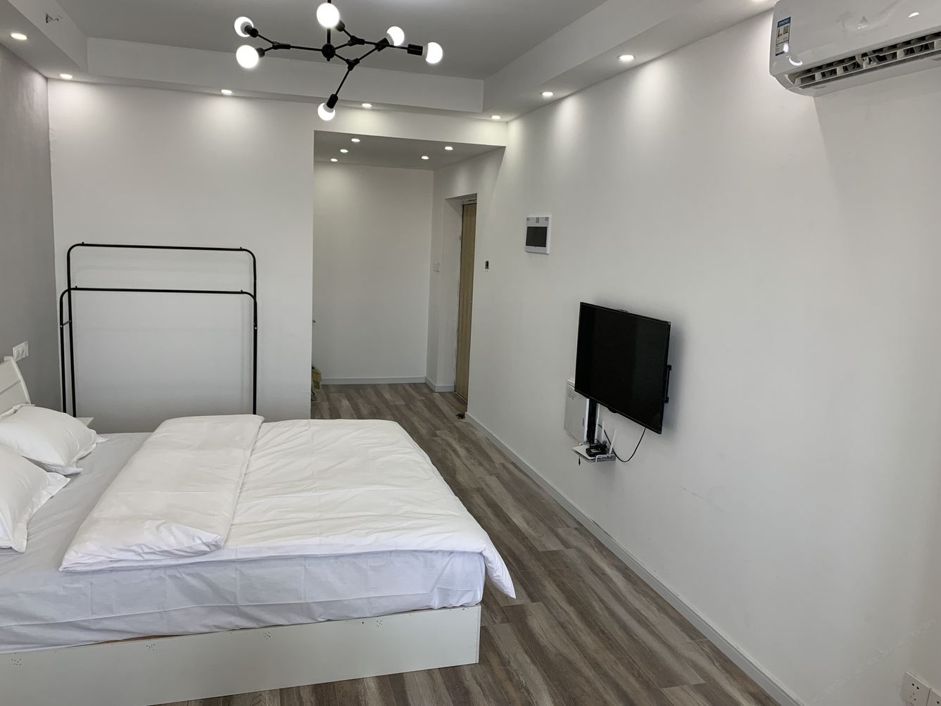 精装一室大床房