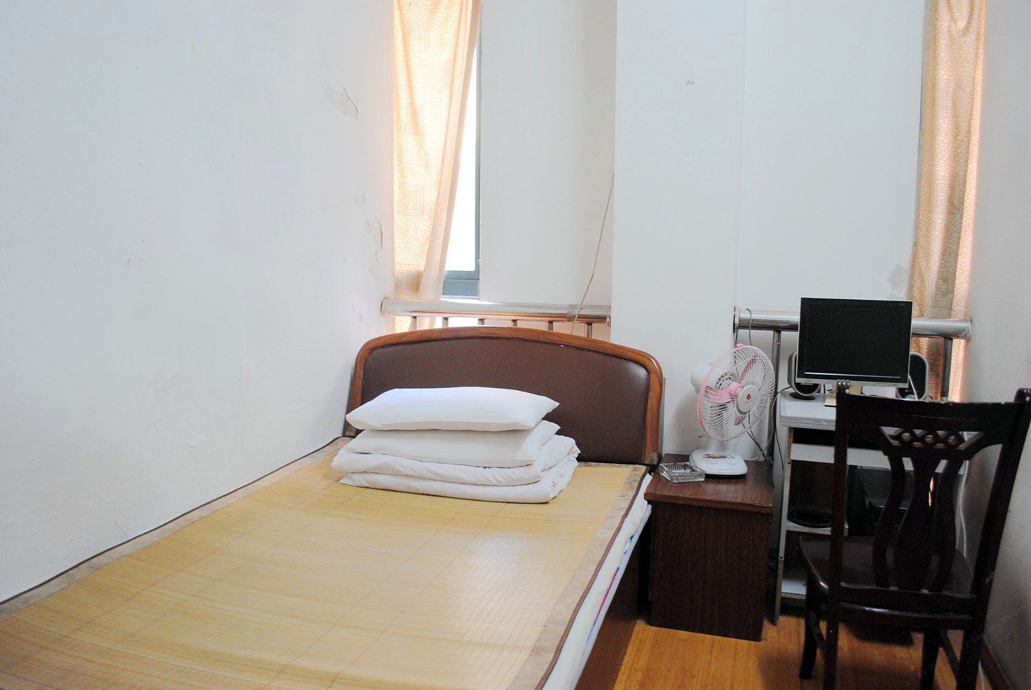 普通大床房(公共卫浴)