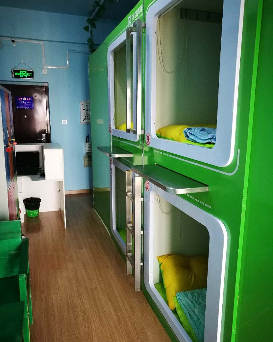 女生太空舱位房(公共卫浴)