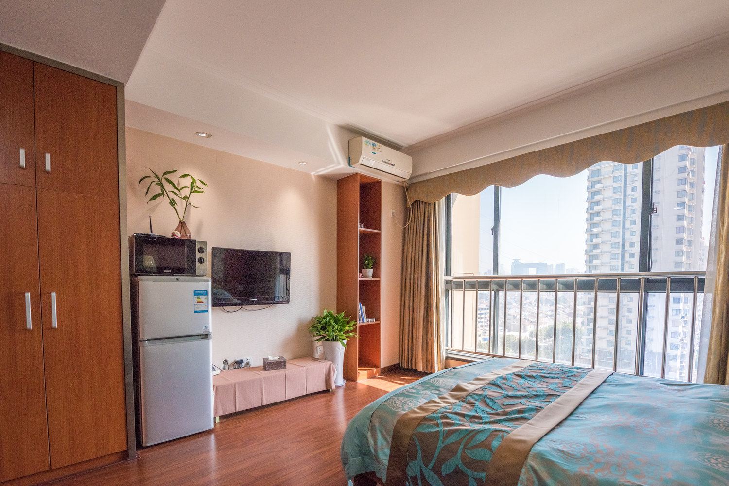 一室大床房(无窗)