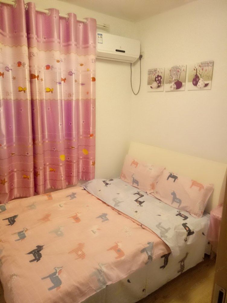 阳光大床房
