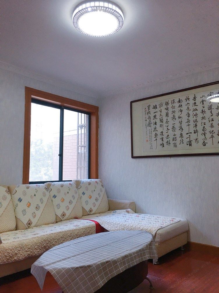 阳光二室一厅套房