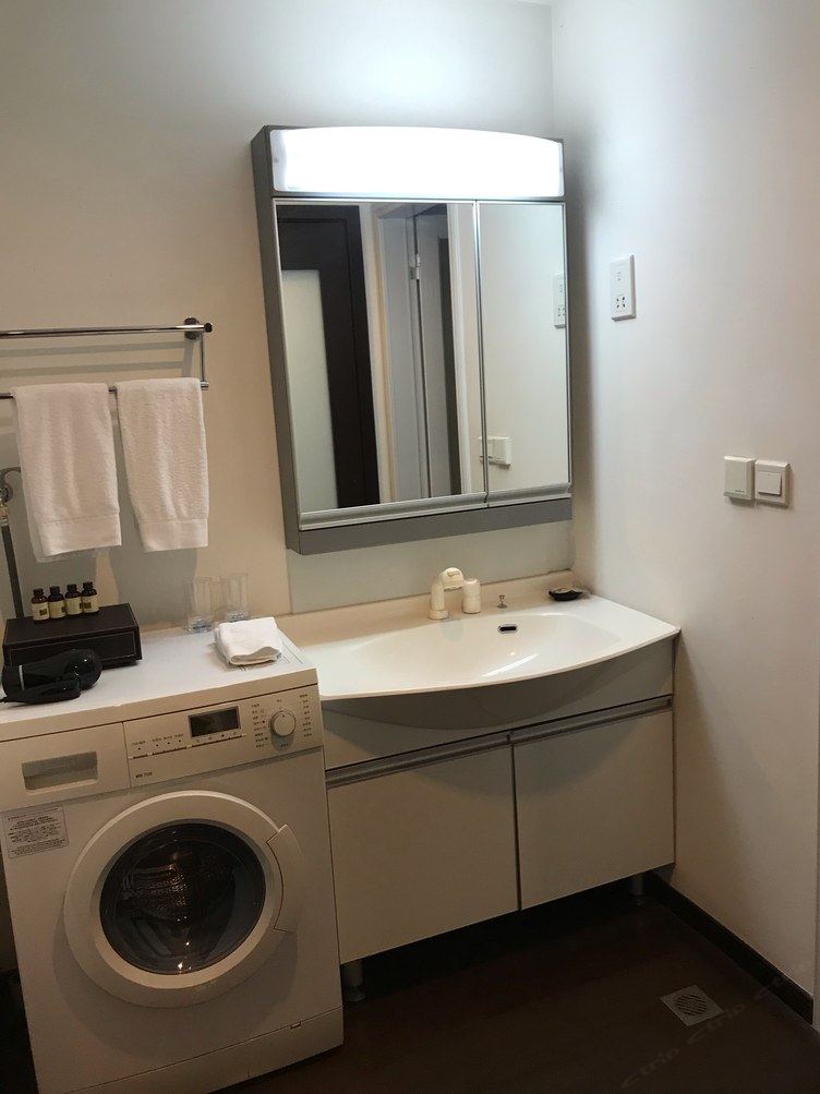 高端一室大床房