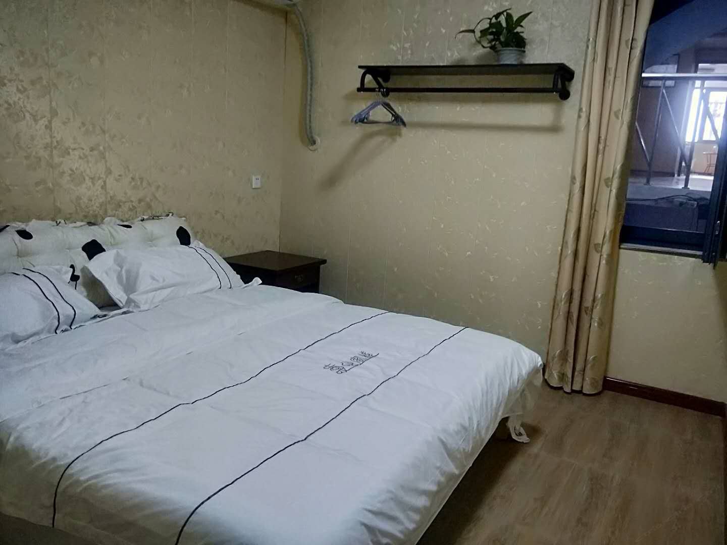经济大床房