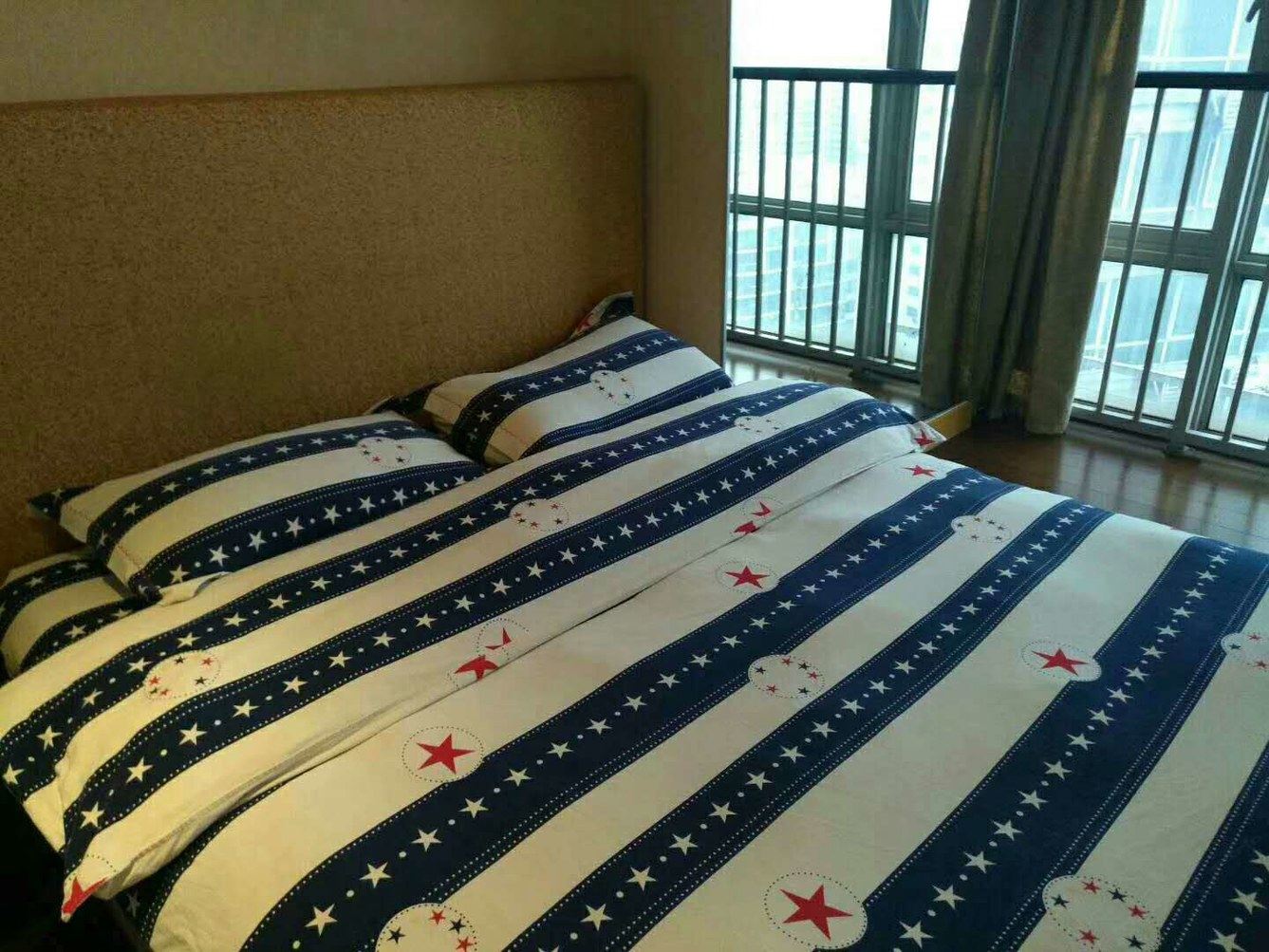 温馨三室一厅套房
