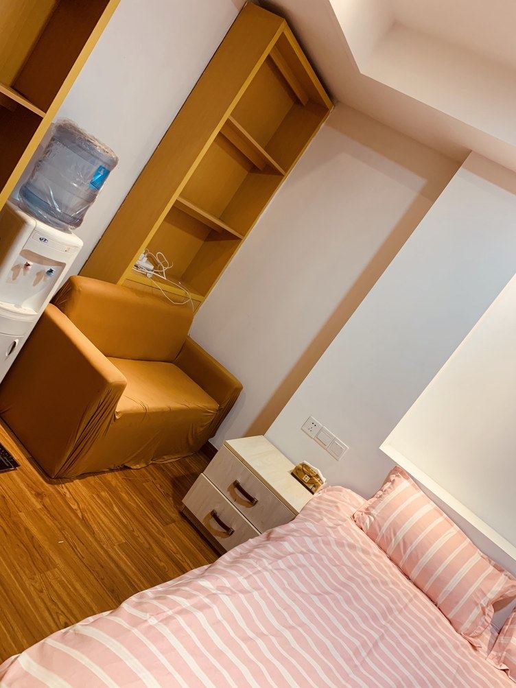 粉色一室一厅套房