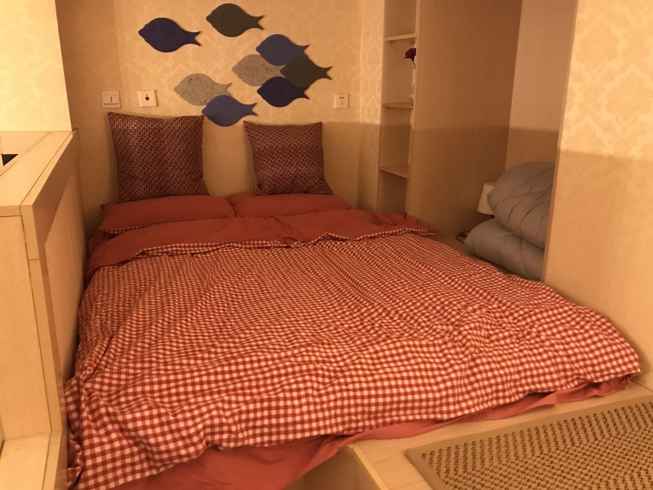 精装一室一厅套房