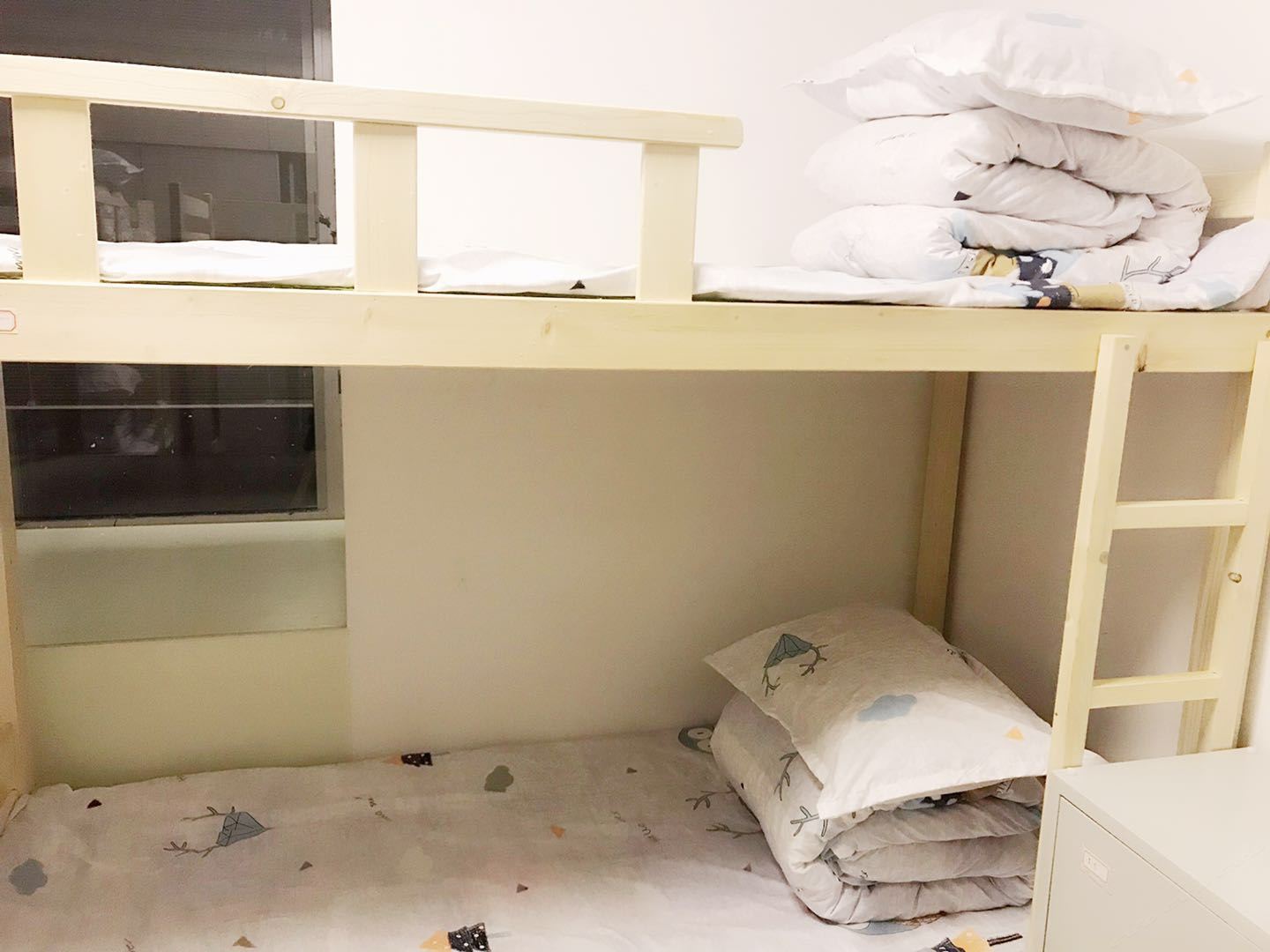 温馨二人间(床位房公共卫浴)