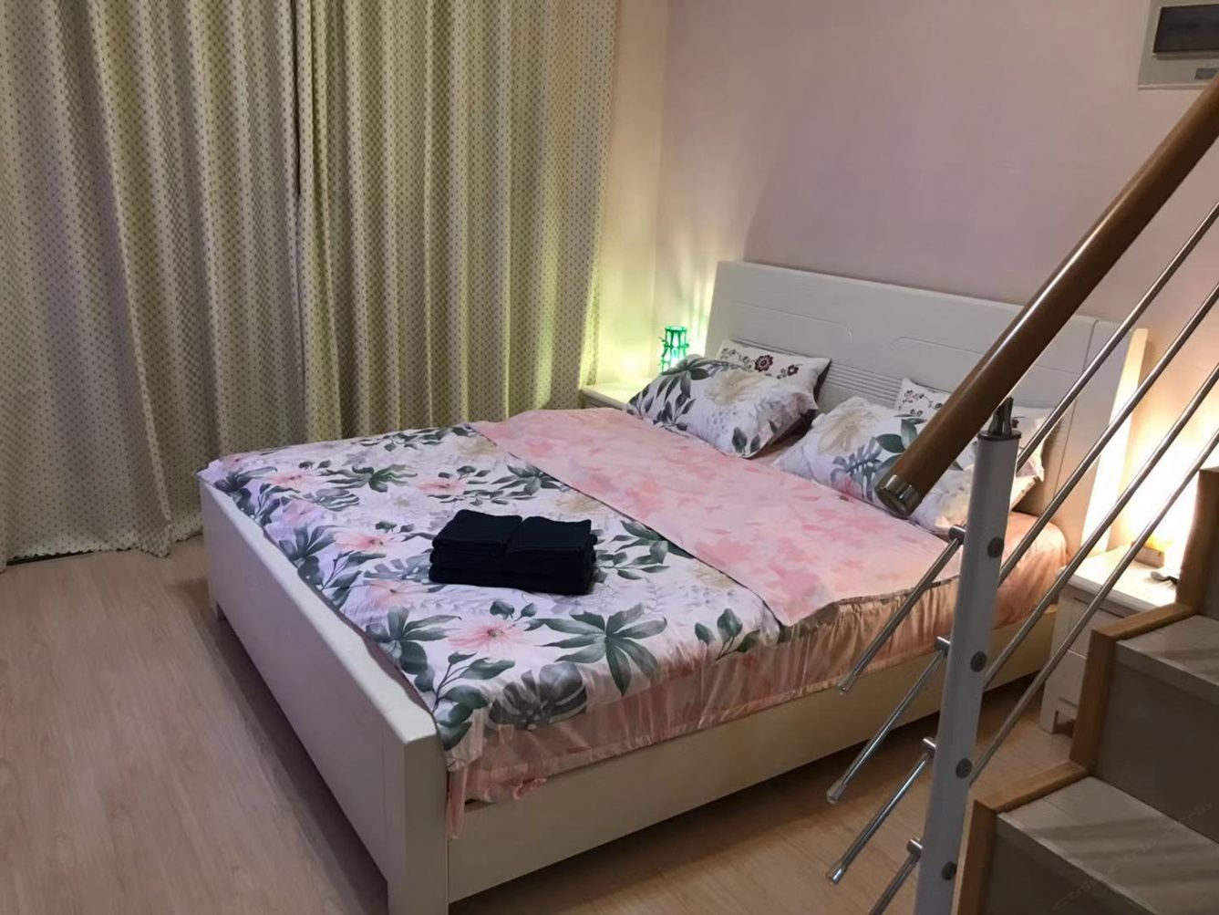 阳光精装大床房