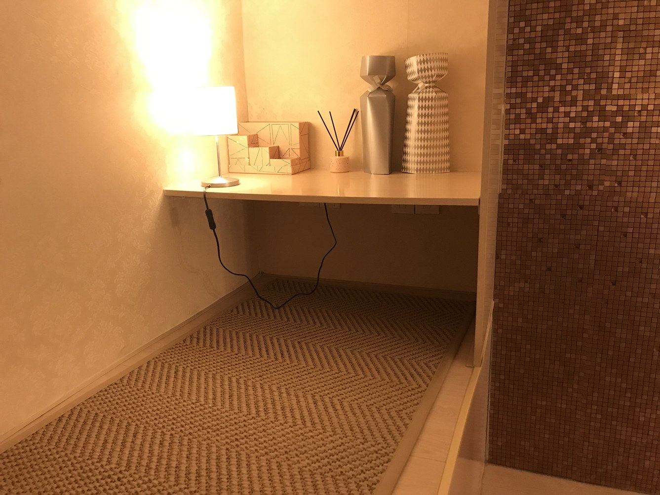 精装一室一厅套房