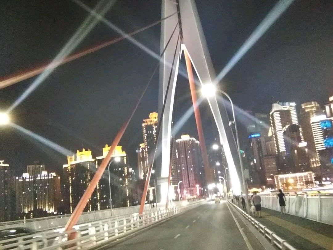 重庆雅巢连锁时尚太空舱青年旅社