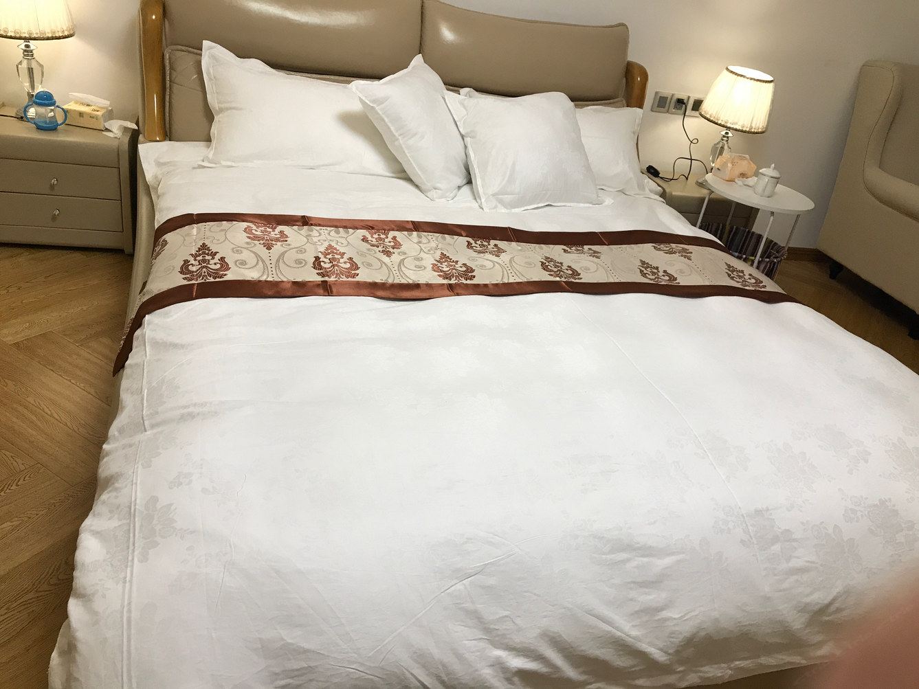 湖畔三室二厅套房
