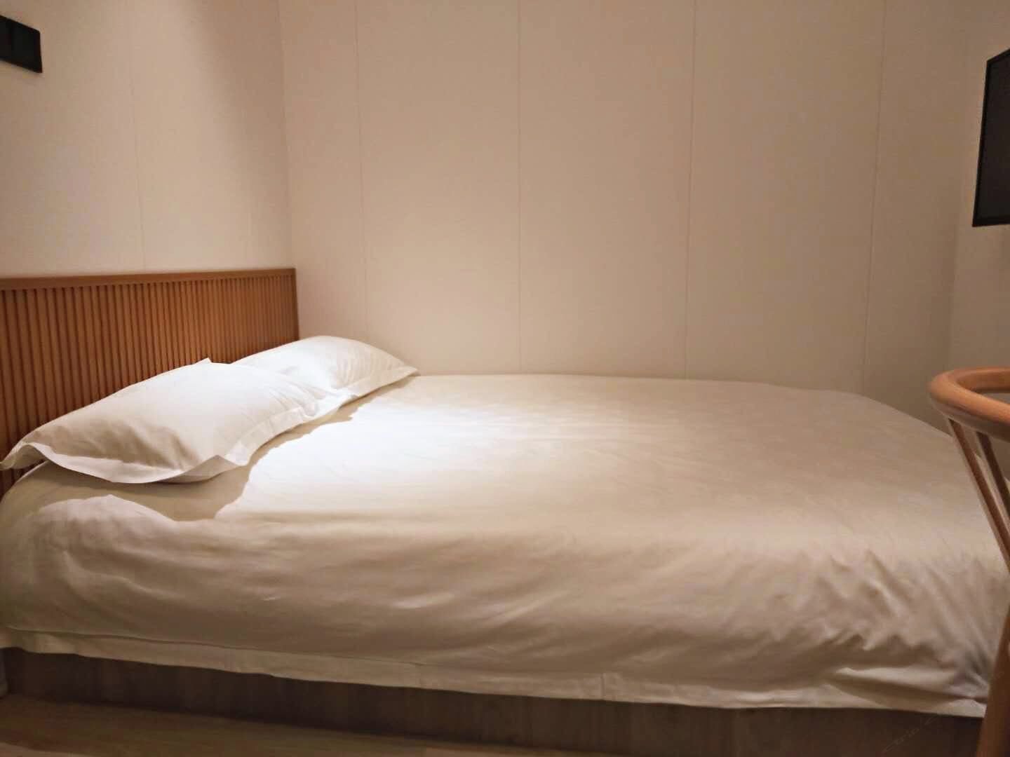 温馨大床房(无窗)