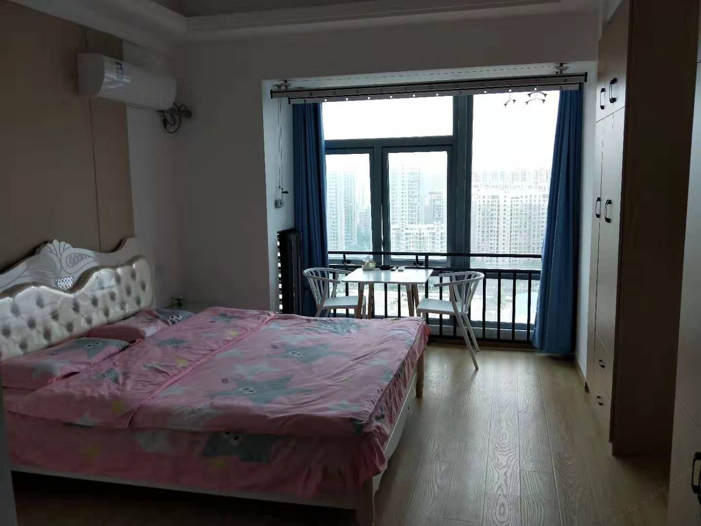 阳光大床房