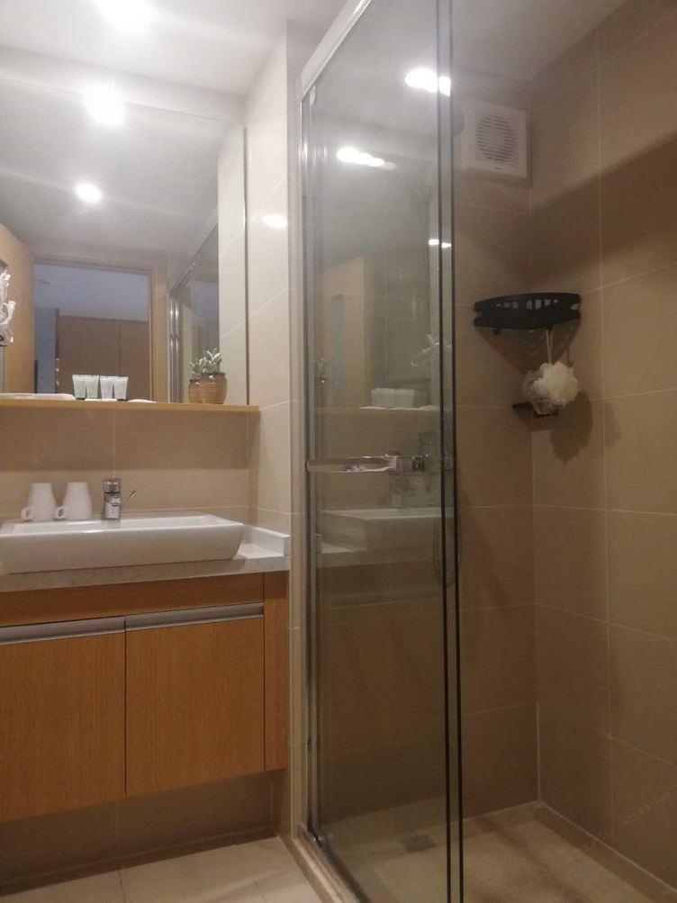 精致湖景房
