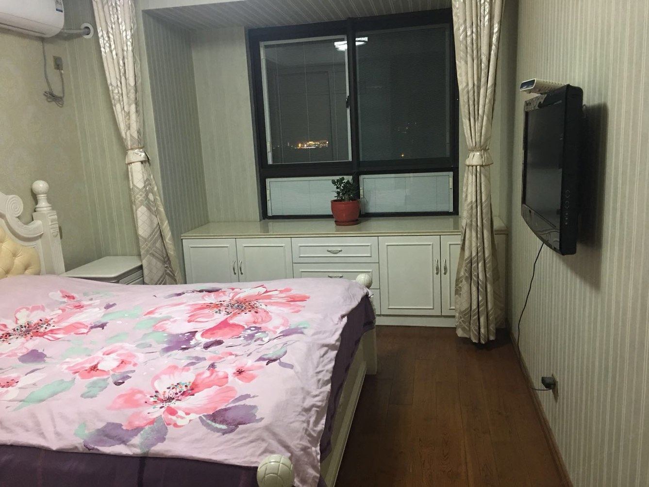 家庭三室一厅套房