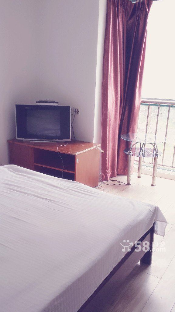 宽敞大床房