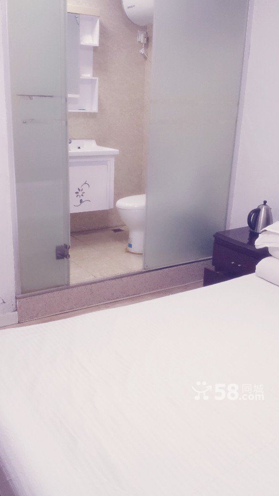 宽敞大床房