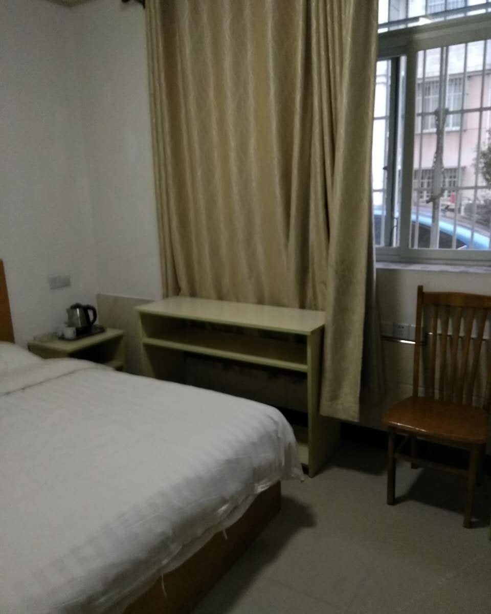 大床房(无窗)