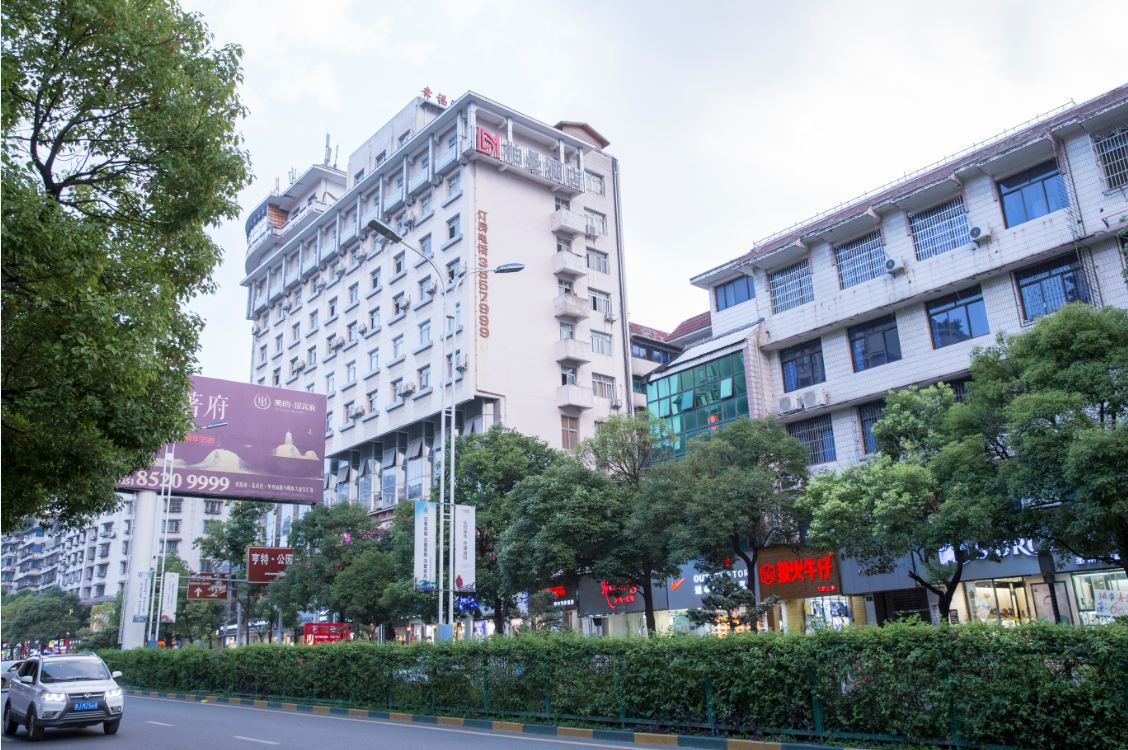柏曼酒店(贵阳花溪公园店)