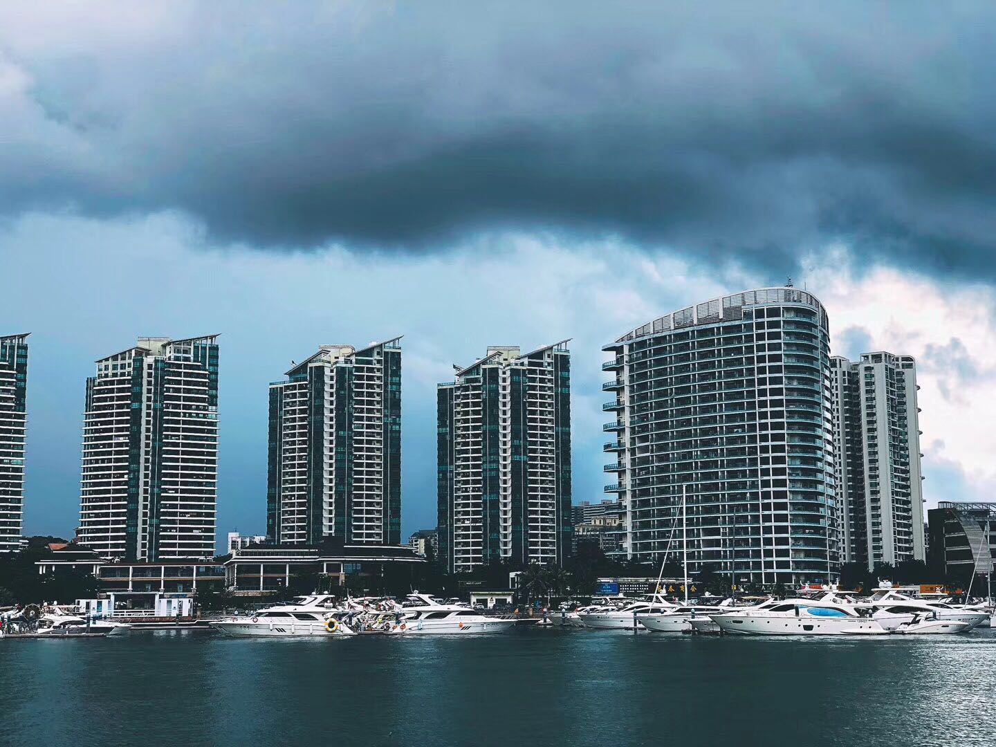 三亚多乐居家庭海景公寓
