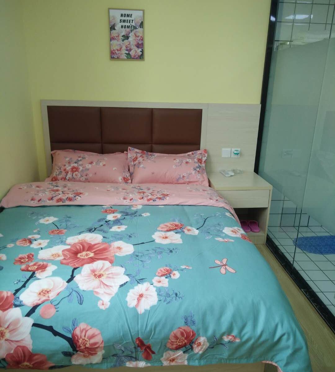 浪漫满屋特色大床房