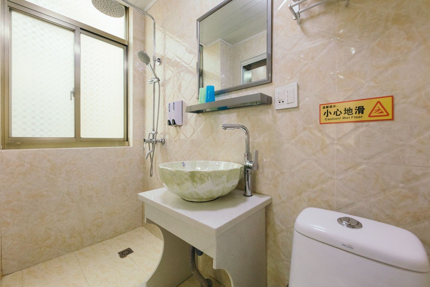 吊篮大床房