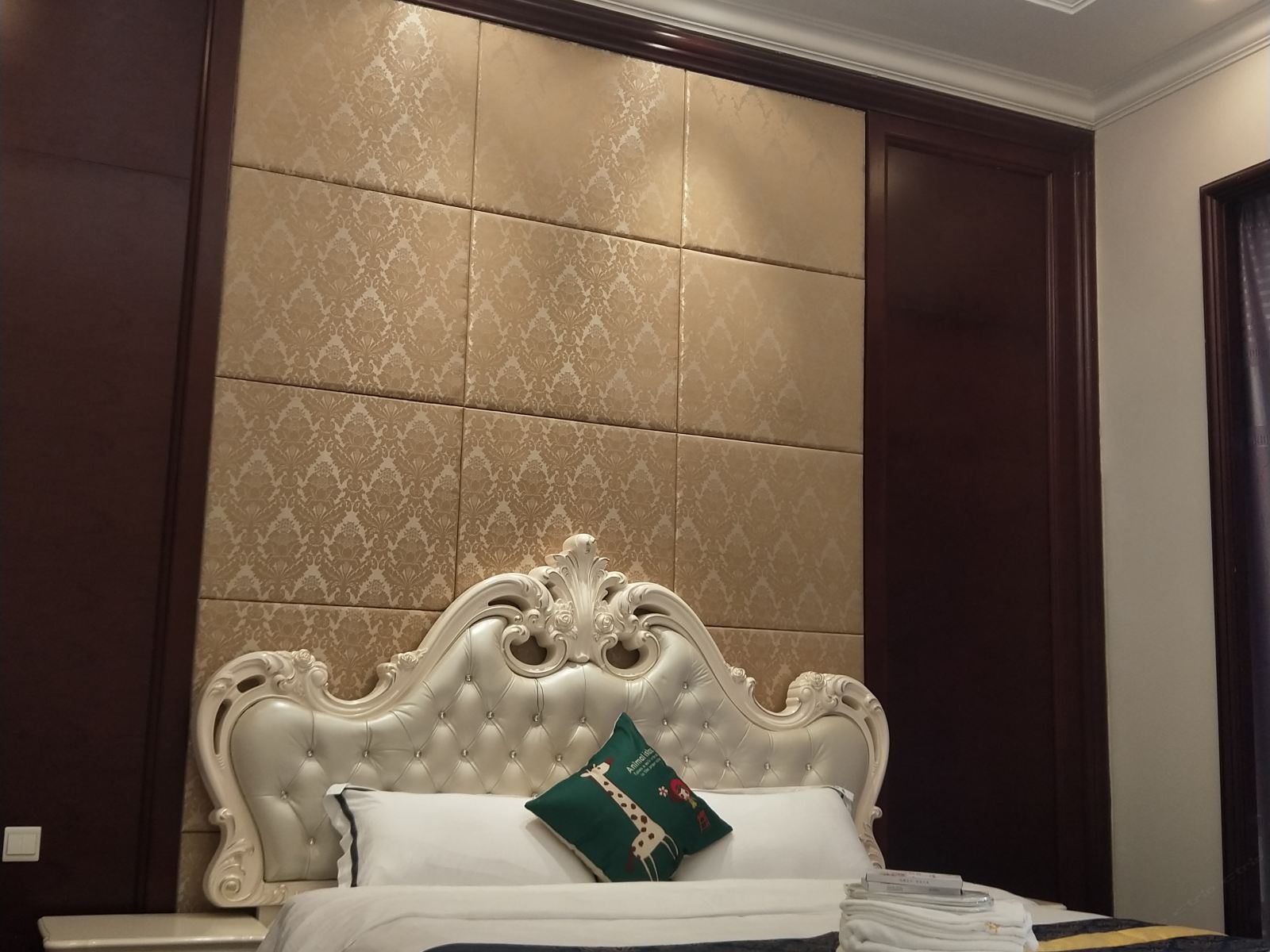 豪华四室双拼别墅麻将房