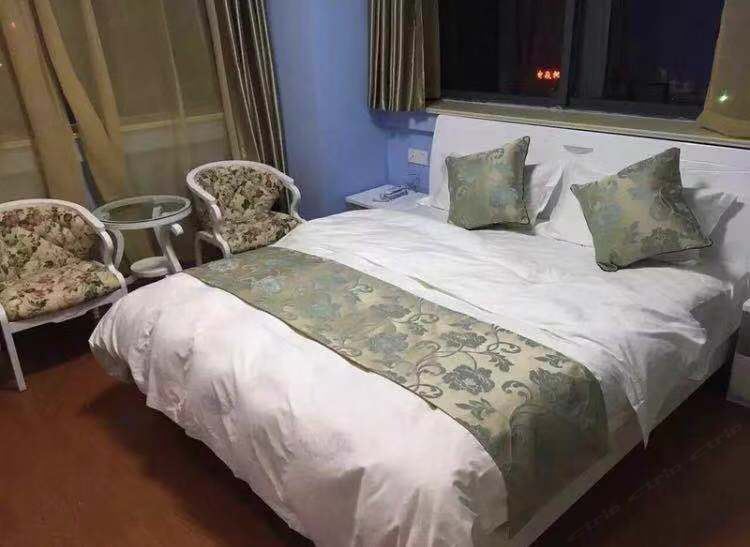 豪华大床房