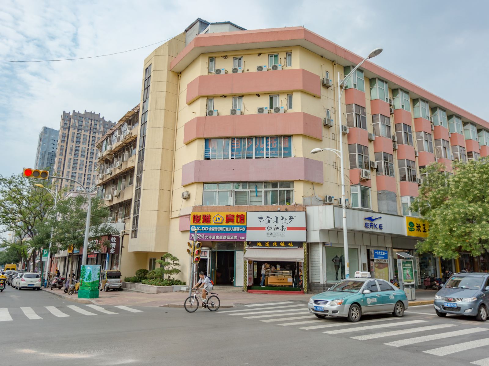 济南艾诗尼元素主题酒店