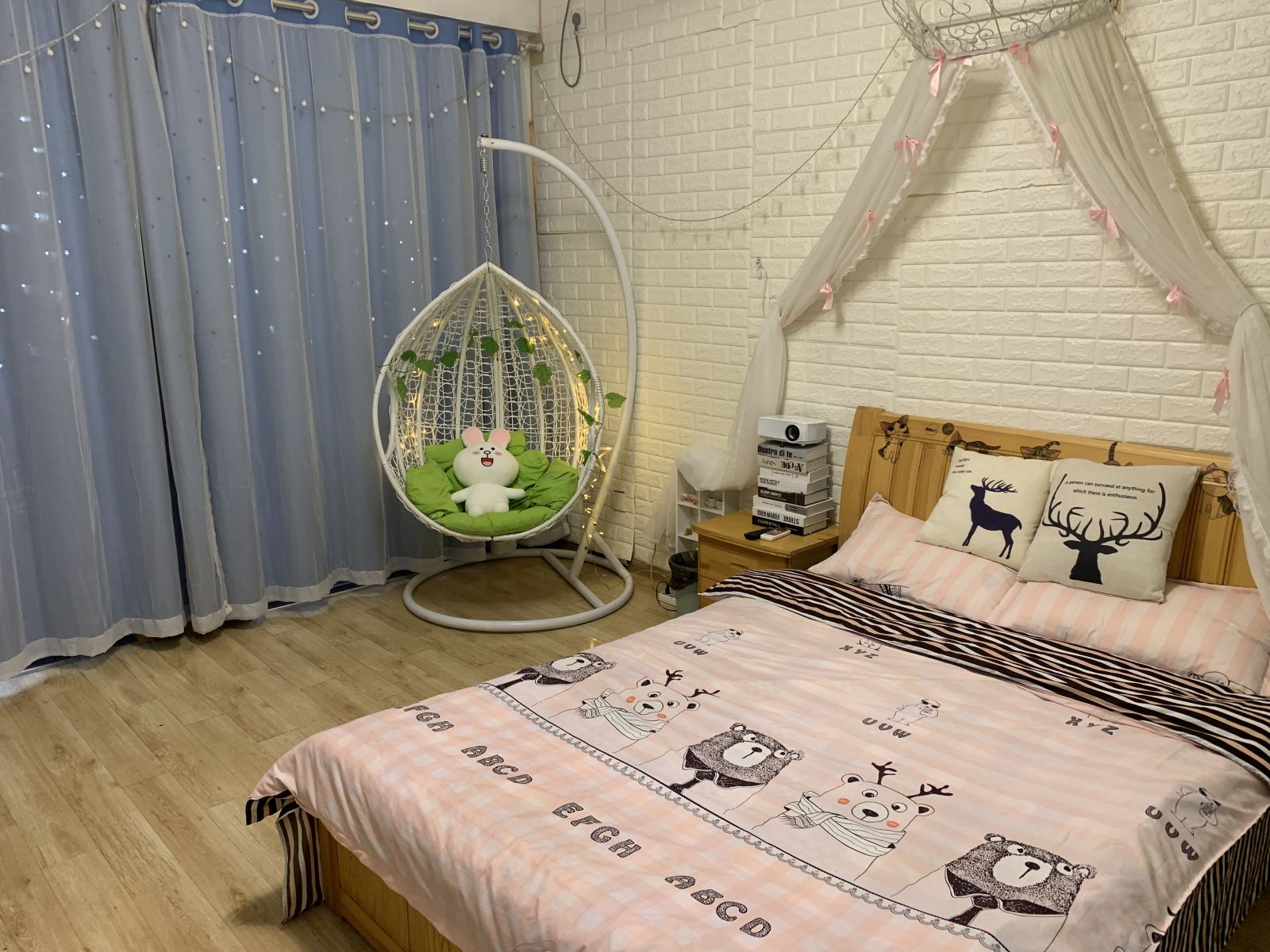投影电脑房