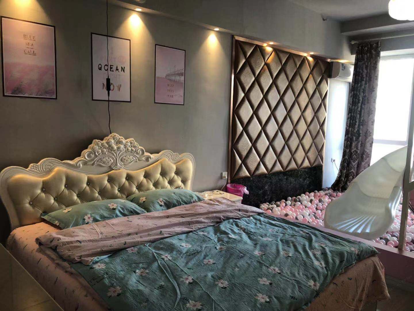 网红波波球滑梯投影房