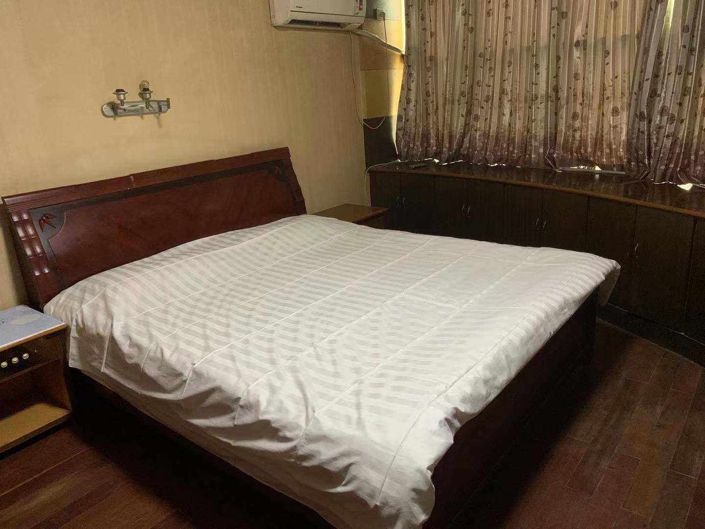 经济大床房