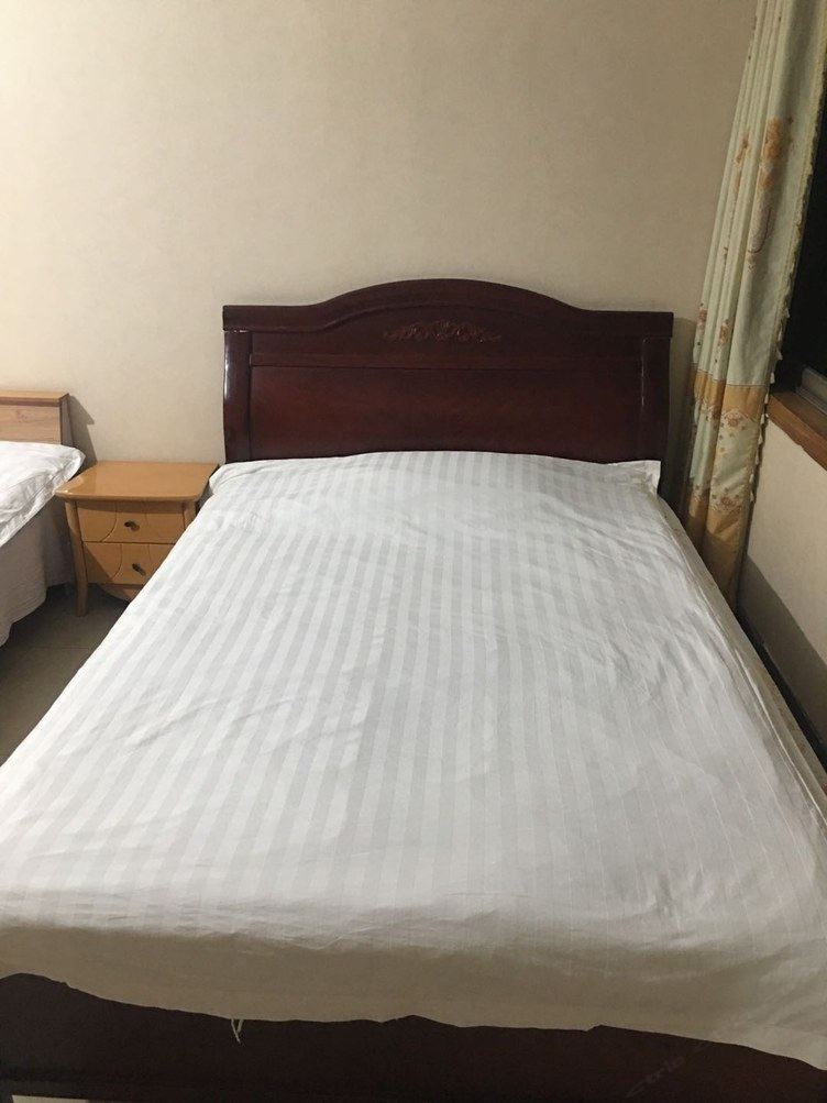 精致简约三室四床房