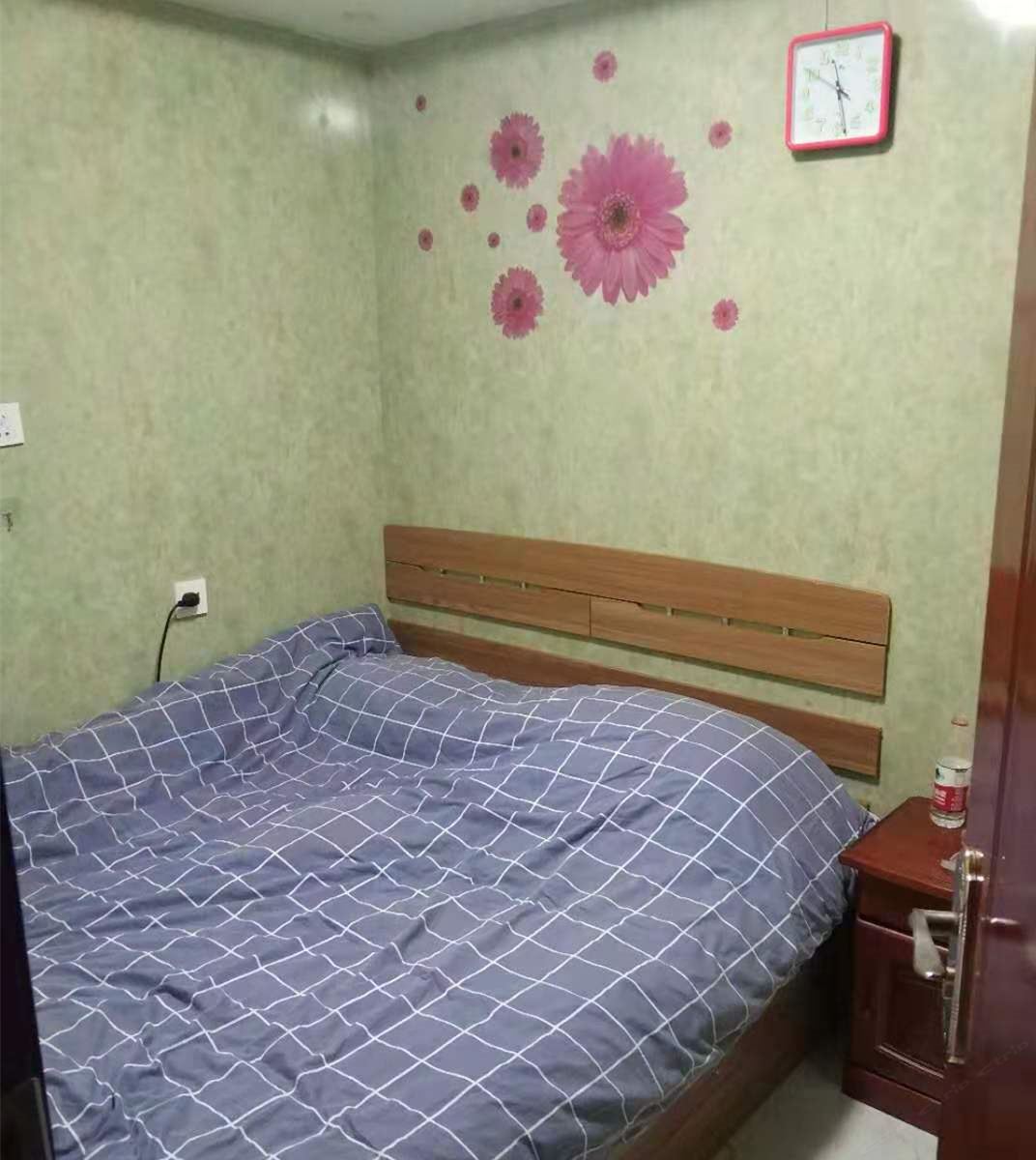 普通大床房(无窗)(公共卫浴)