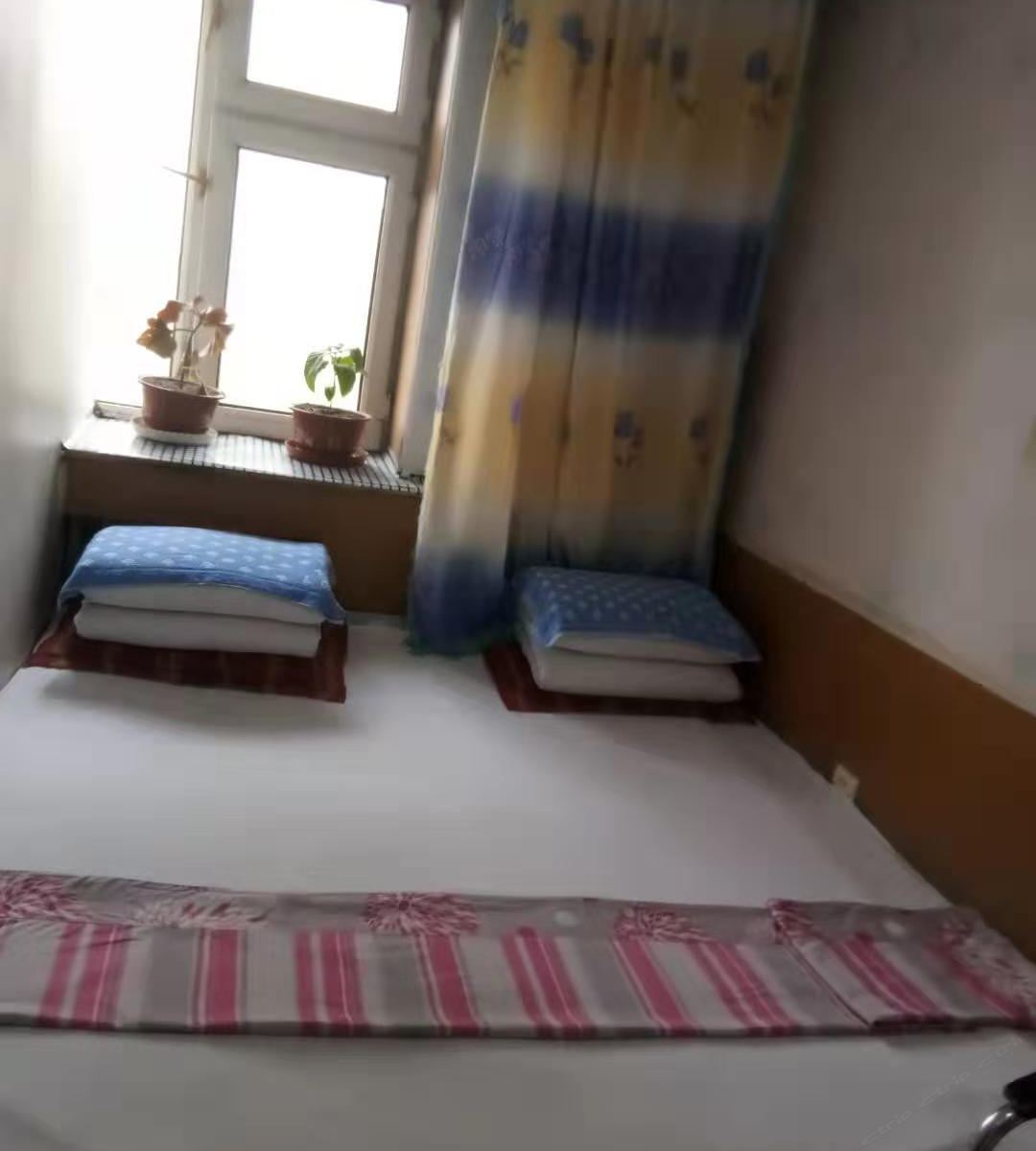 普通大床房(公共卫生间)(无法洗浴)