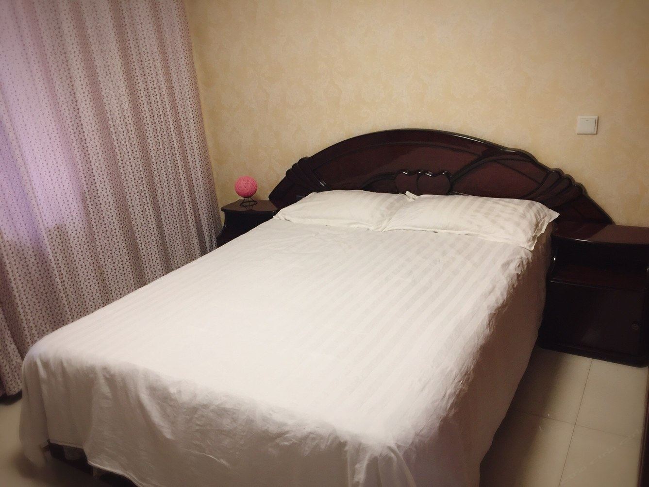 家庭影院二室一厅套房