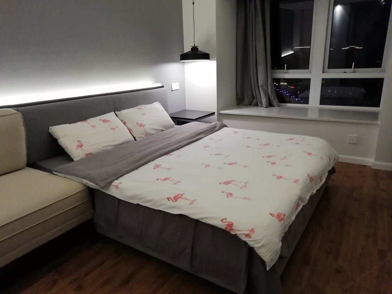 现代简约一室大床房