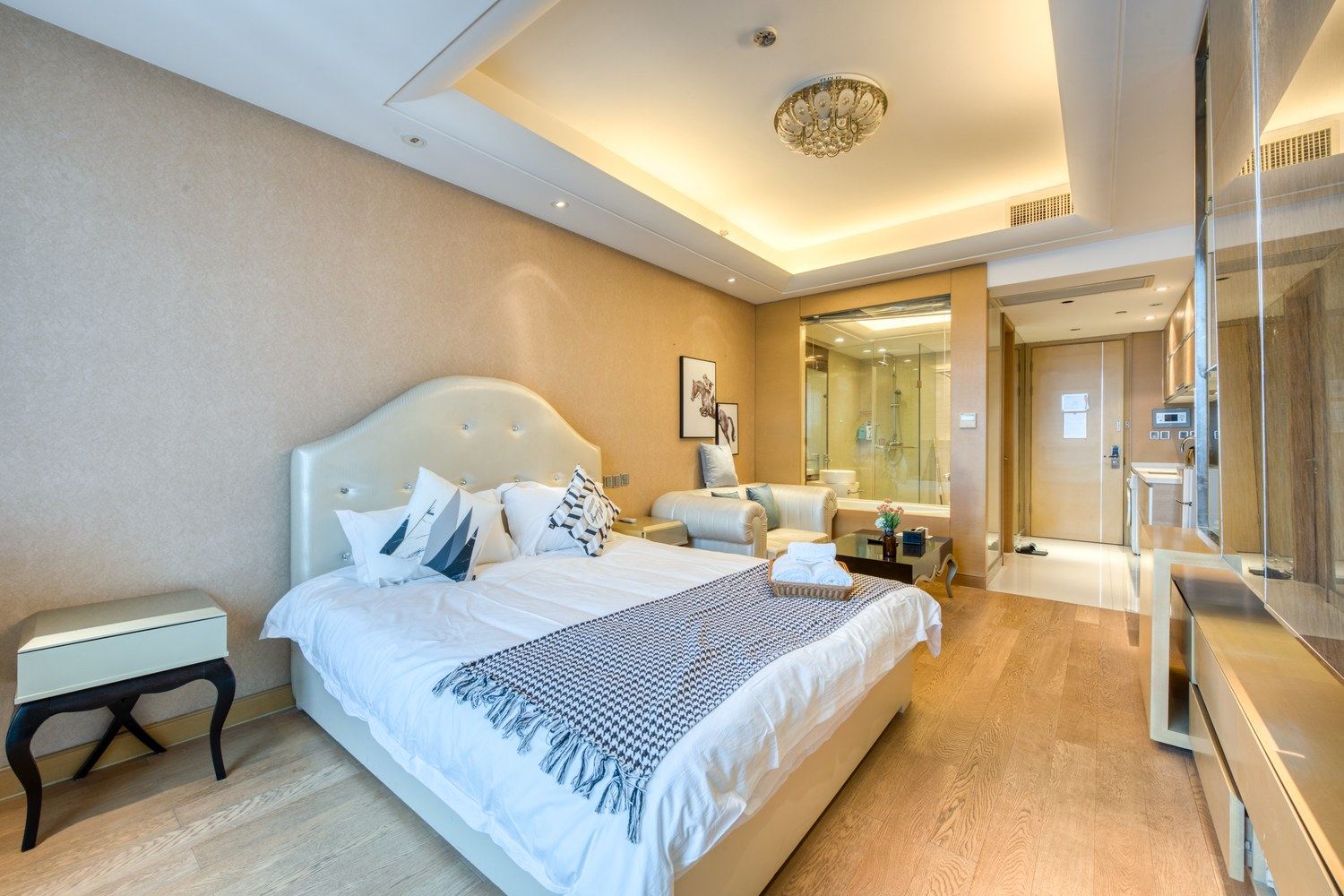 舒适高层一室大床房