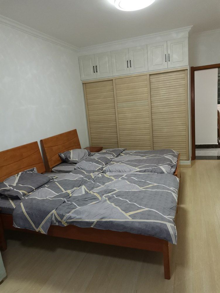 简约三室三床房