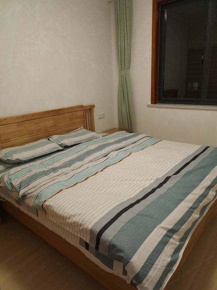 简约三室三床房